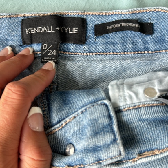 Kendall + Kyle Jean Shorts - Picture 3 of 5